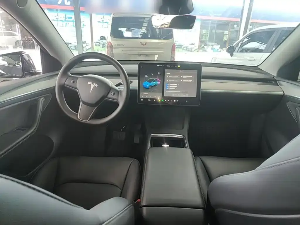 Tesla Model Y — фото 2