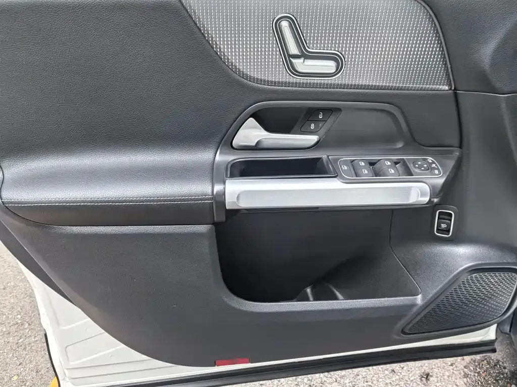 Mercedes-Benz GLB 2023 из CN, фото 8