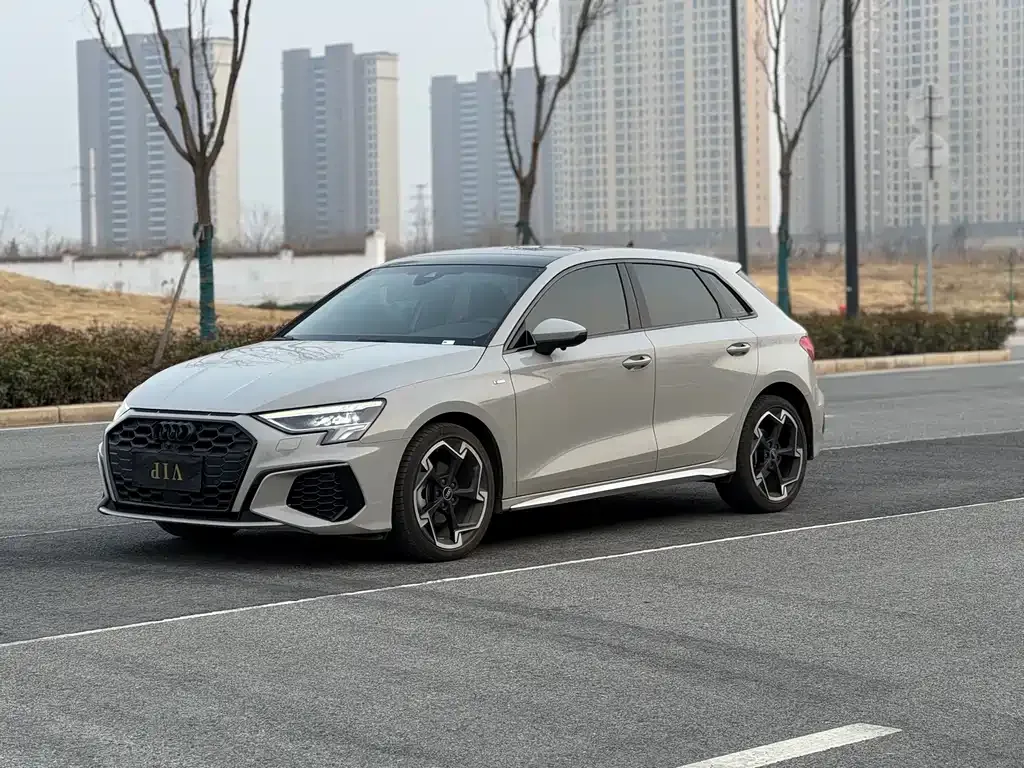 Audi A3 — фото 1
