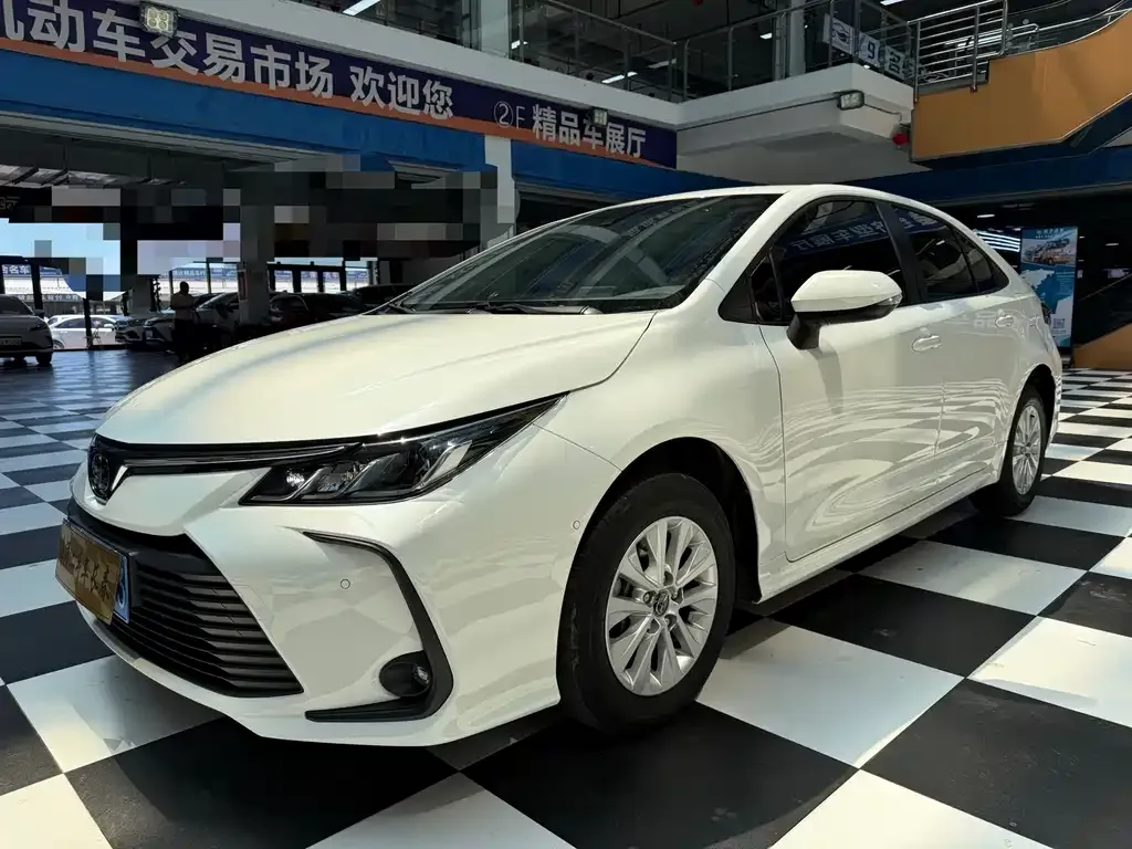 Toyota Corolla — фото 1