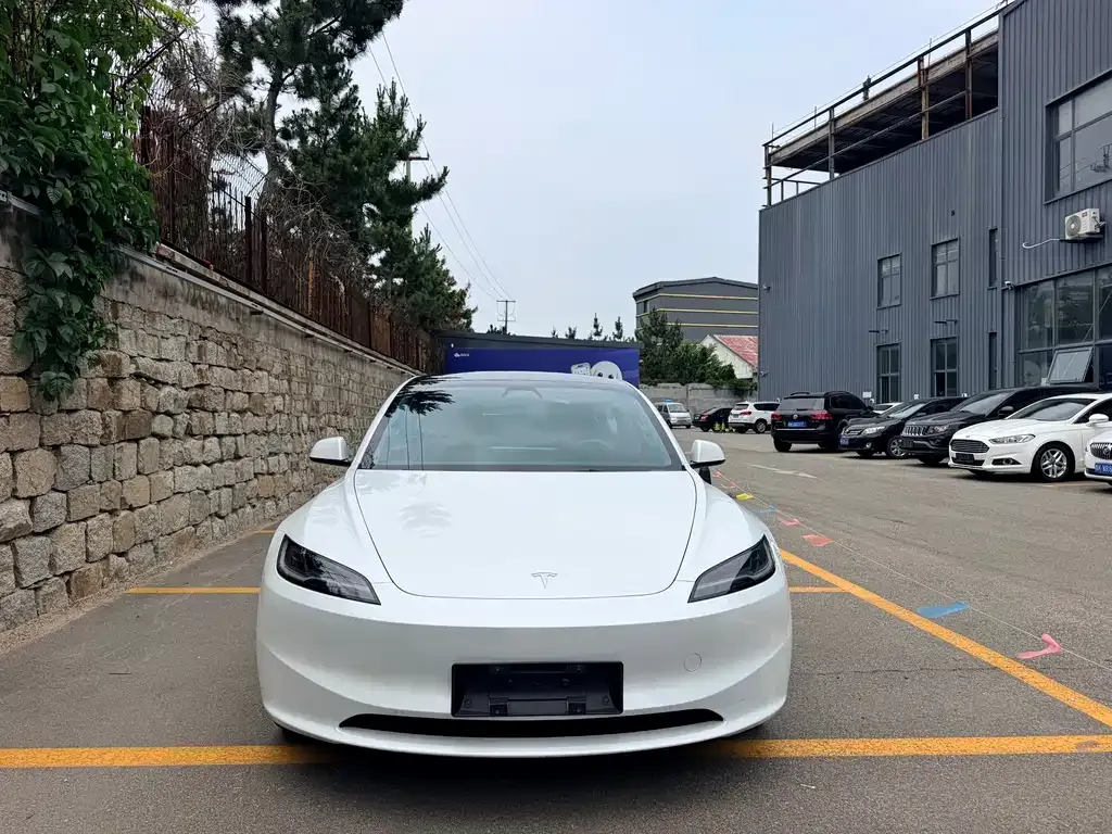 Tesla Model 3 — фото 9