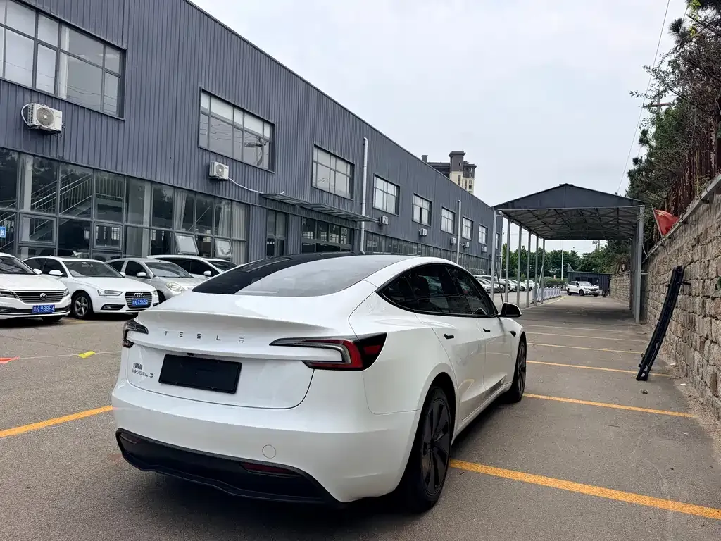 Tesla Model 3 — фото 3