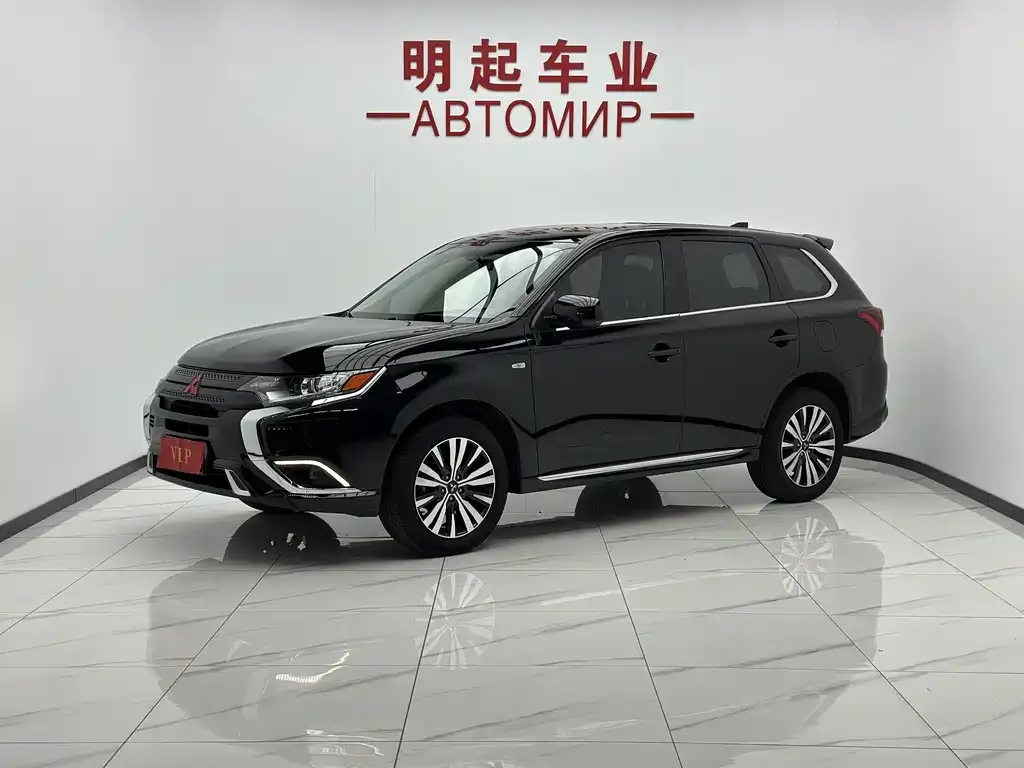 Mitsubishi Outlander — фото 1
