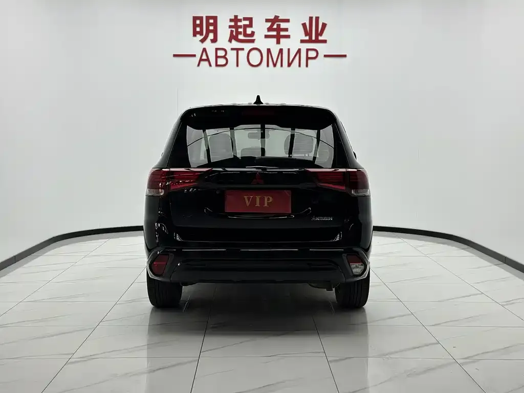Mitsubishi Outlander — фото 2