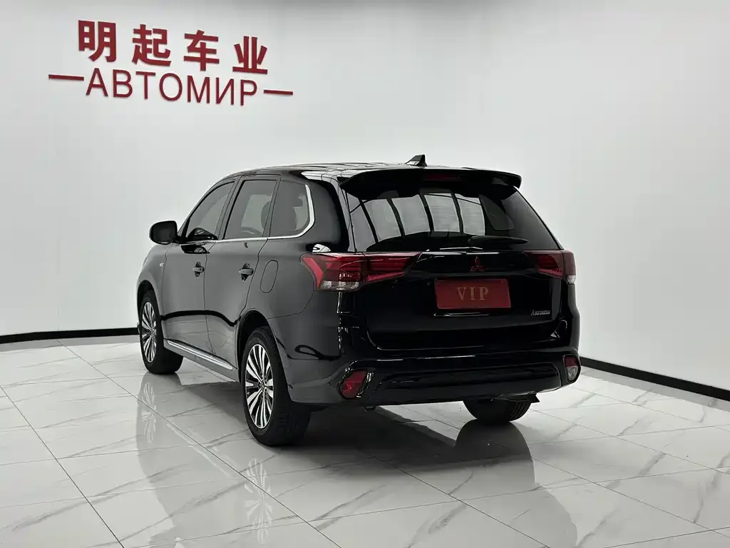 Mitsubishi Outlander — фото 5