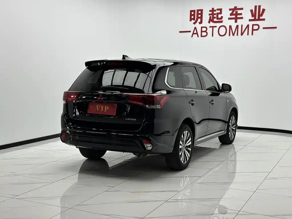 Mitsubishi Outlander — фото 6