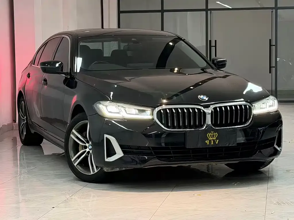 BMW 5 Series — фото 1