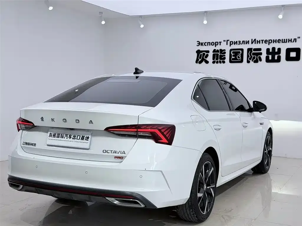 Skoda Octavia — фото 2
