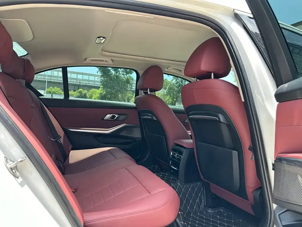 BMW 3 Series 2021 из CN, фото 2
