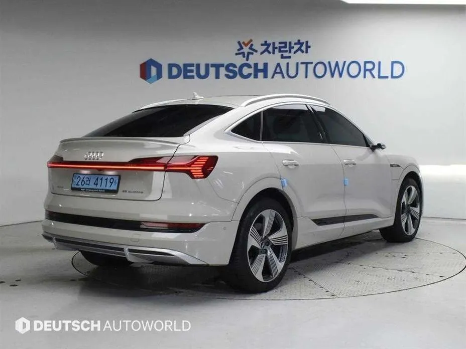 Audi e-tron — фото 4