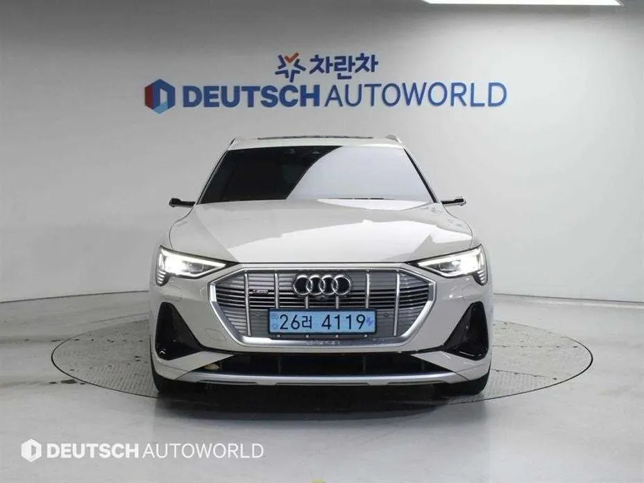 Audi e-tron — фото 2