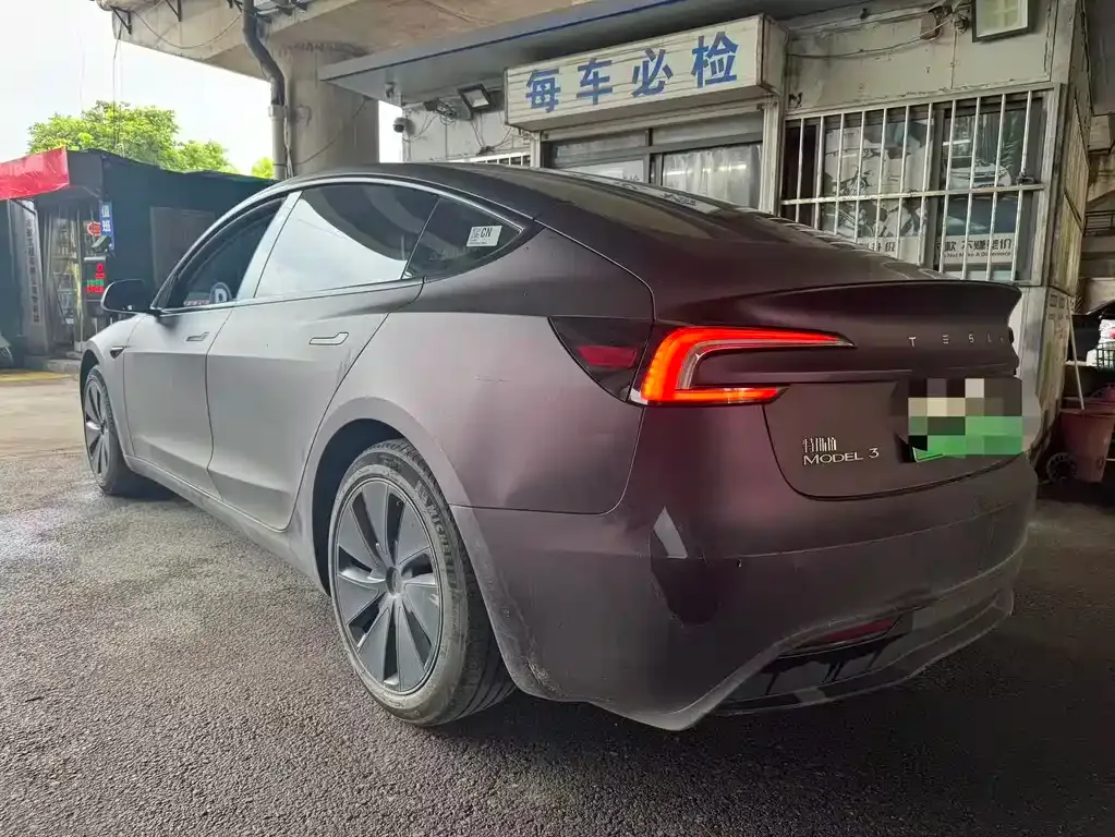 Tesla Model 3 — фото 10
