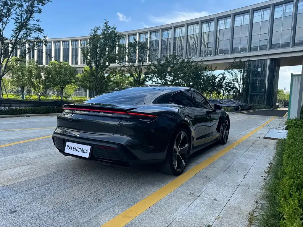 Porsche Taycan — фото 9