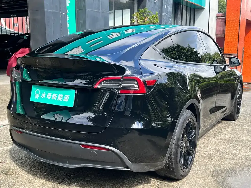 Tesla Model Y — фото 7