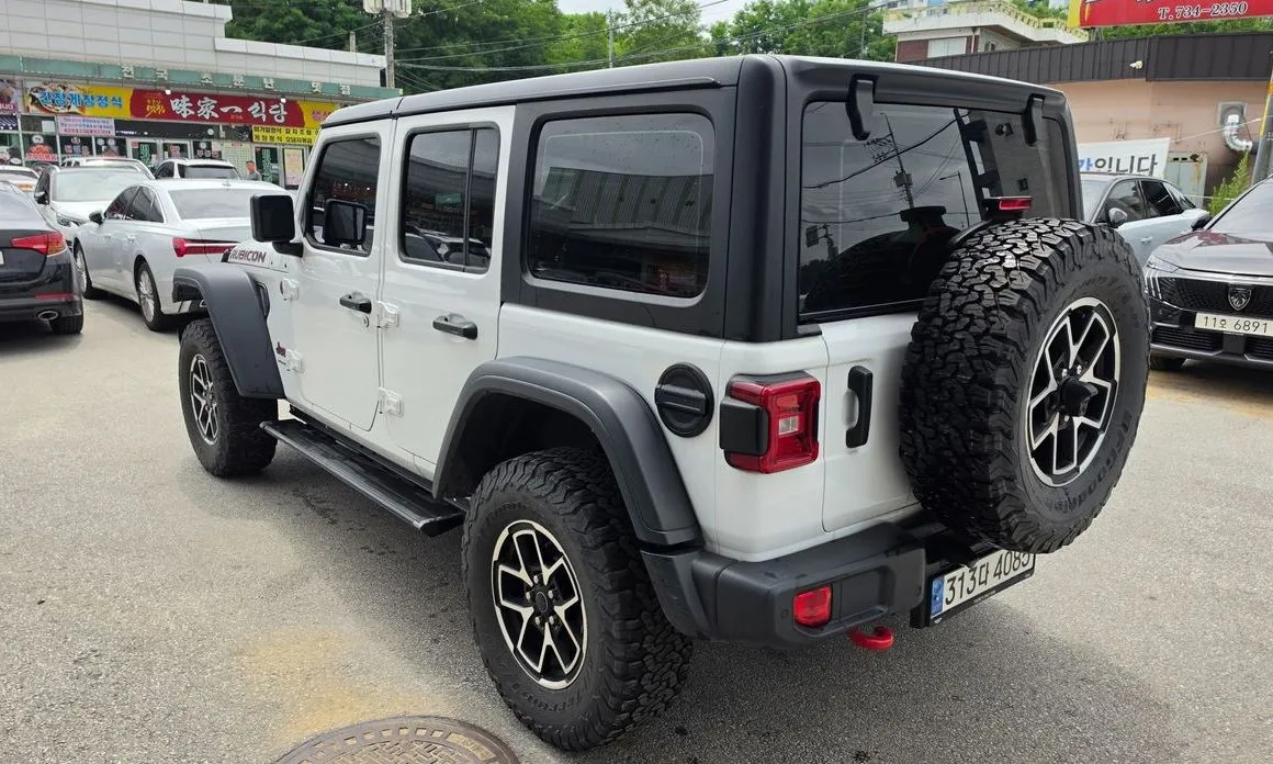 Jeep Wrangler — фото 8