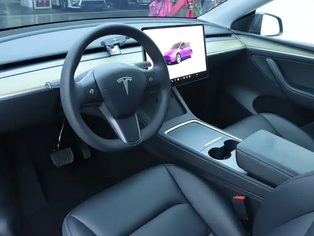 Tesla Model Y — фото 5