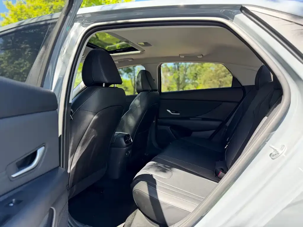 Hyundai Elantra — фото 4