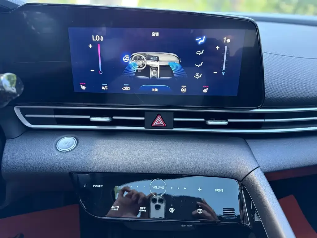 Hyundai Elantra — фото 3