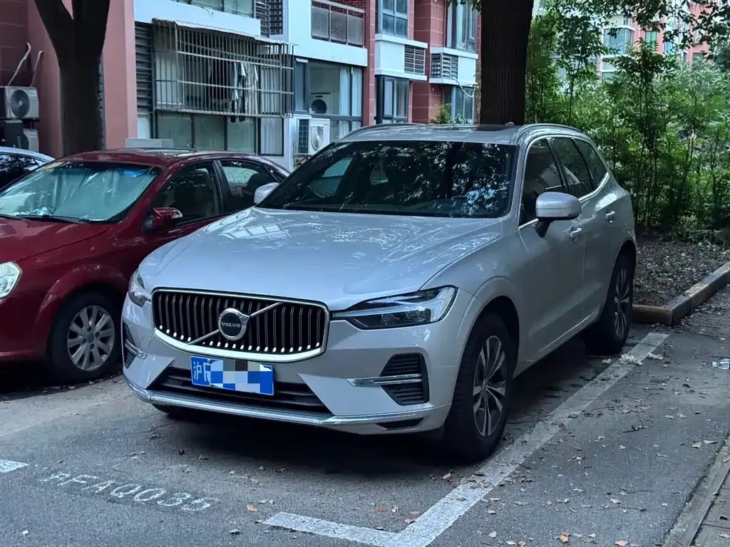 Volvo XC60 — фото 1