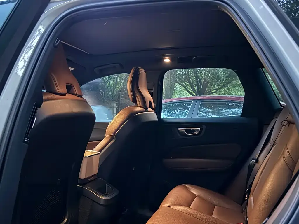 Volvo XC60 — фото 4
