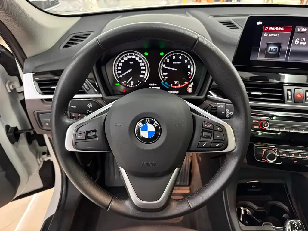 BMW X1 — фото 2