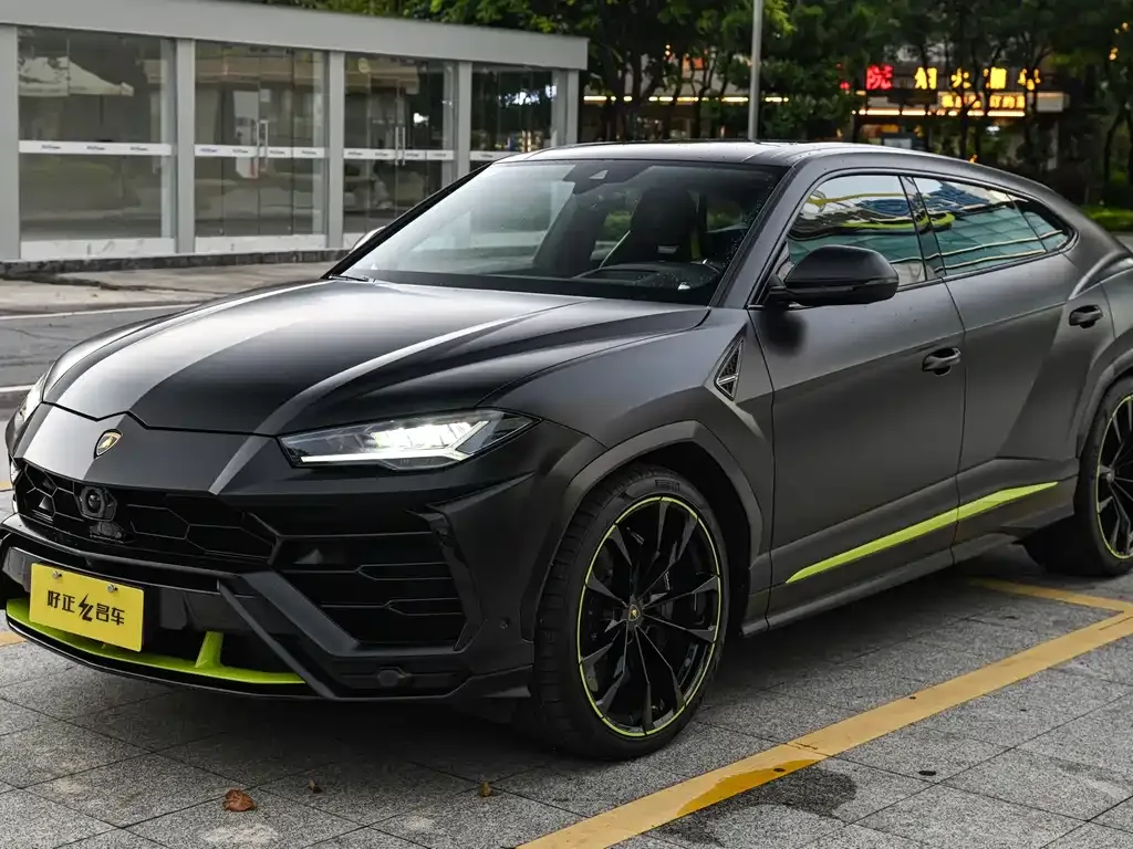 Lamborghini Urus — фото 1