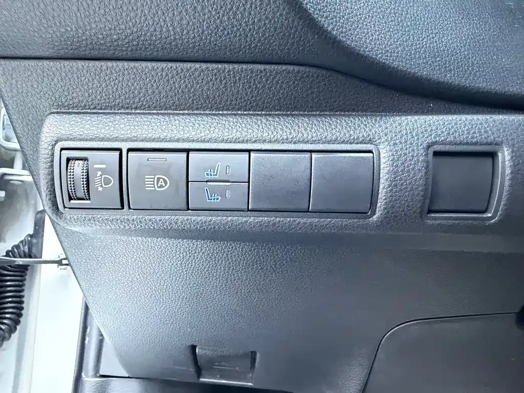 Toyota Corolla — фото 7