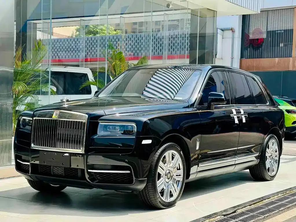 Rolls-Royce Cullinan — фото 1