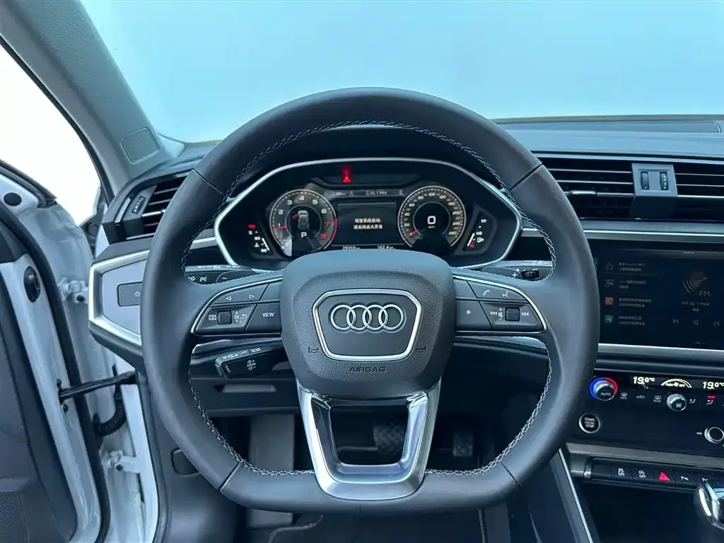 Audi Q3 — фото 4