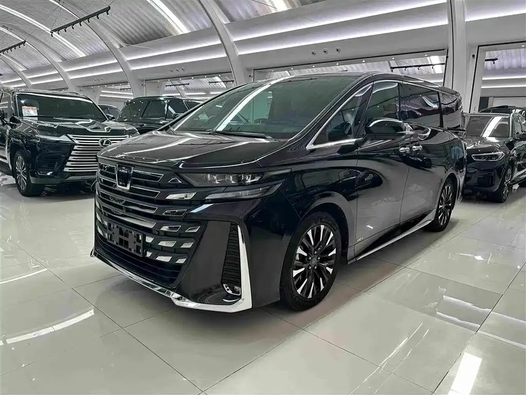 Toyota Vellfire — фото 1