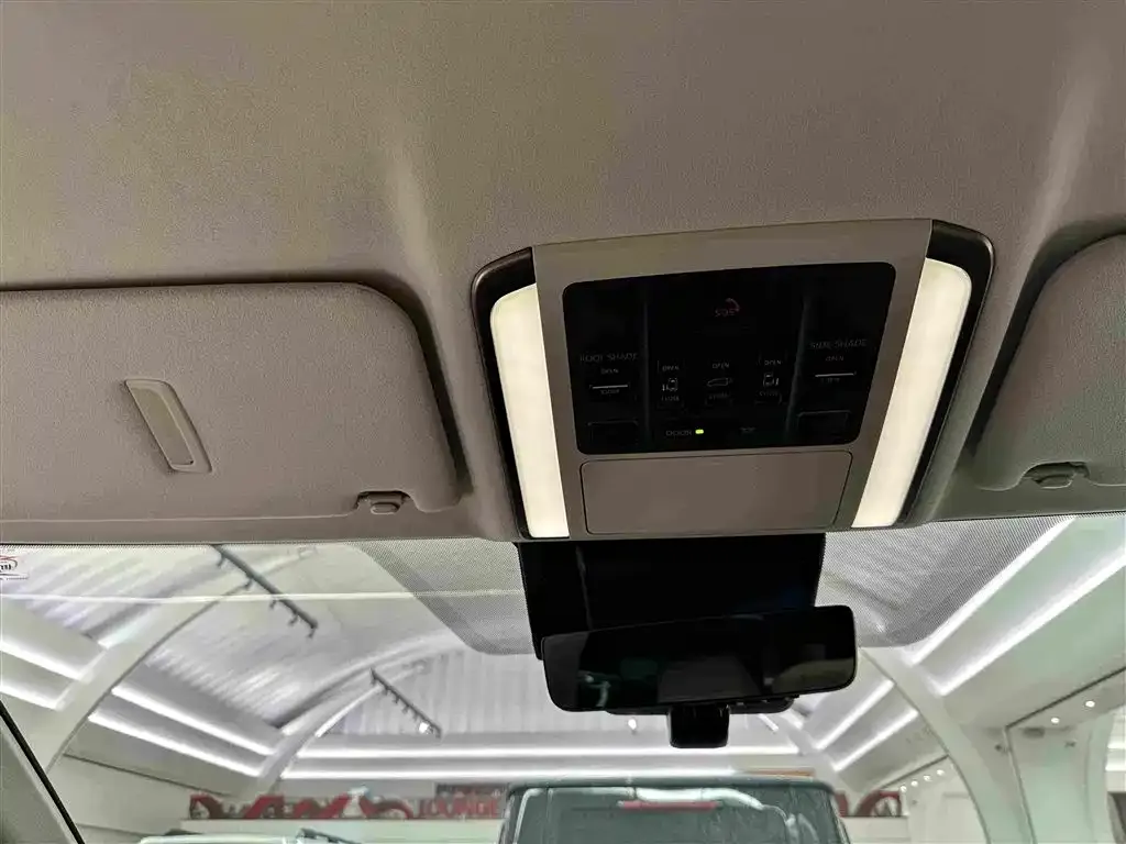 Toyota Vellfire — фото 2