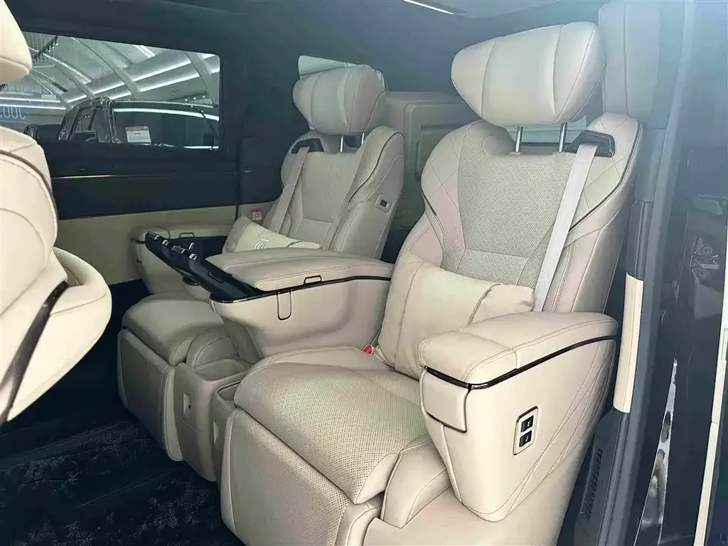 Toyota Vellfire — фото 6