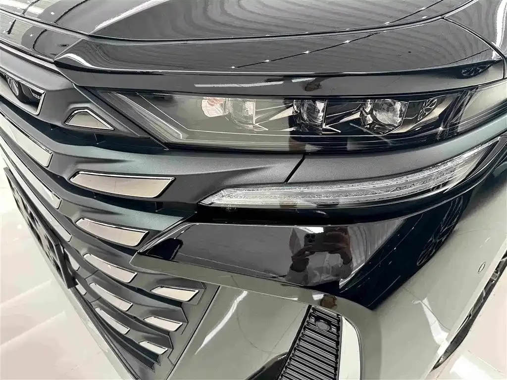 Toyota Vellfire — фото 10