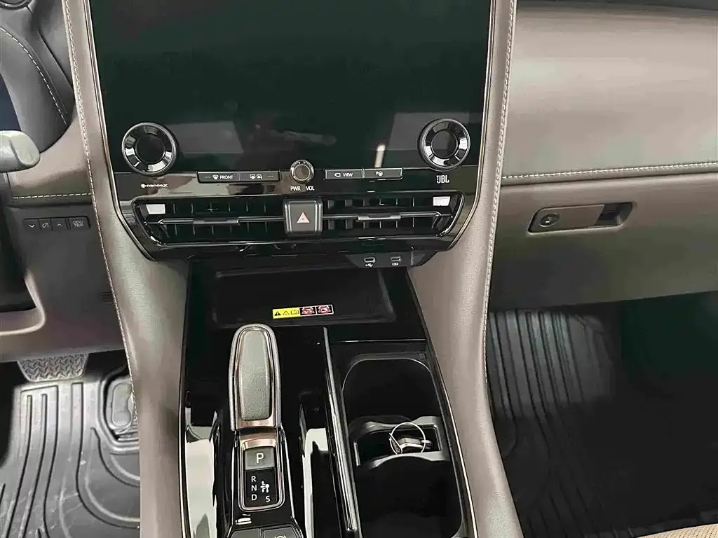 Toyota Vellfire — фото 8