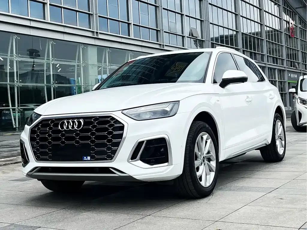 Audi Q5L — фото 1