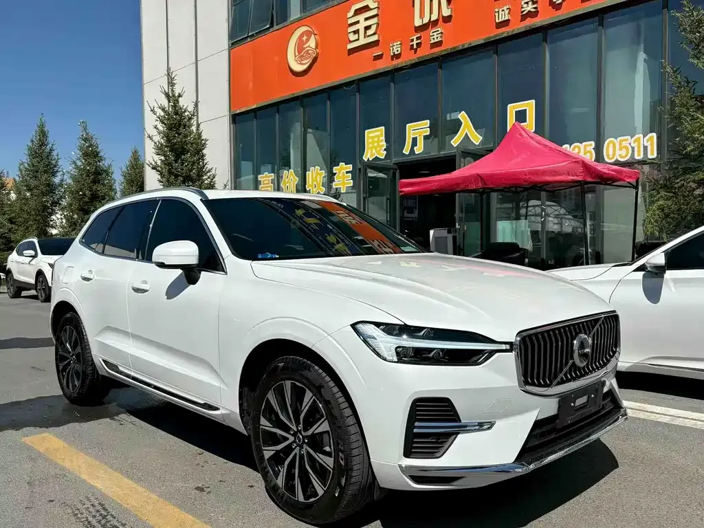 Volvo XC60 — фото 1