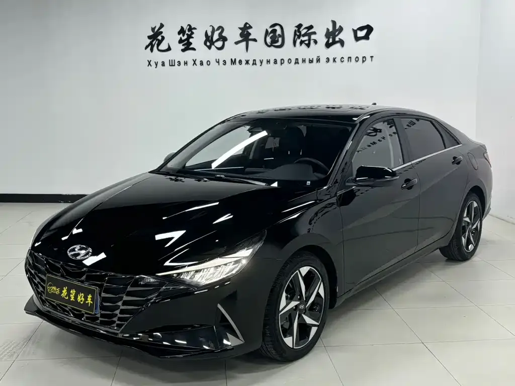 Hyundai Elantra — фото 1