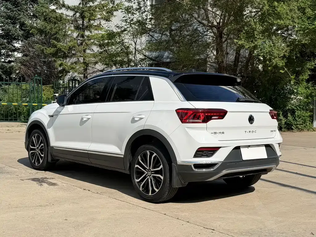 Volkswagen T-Roc — фото 8