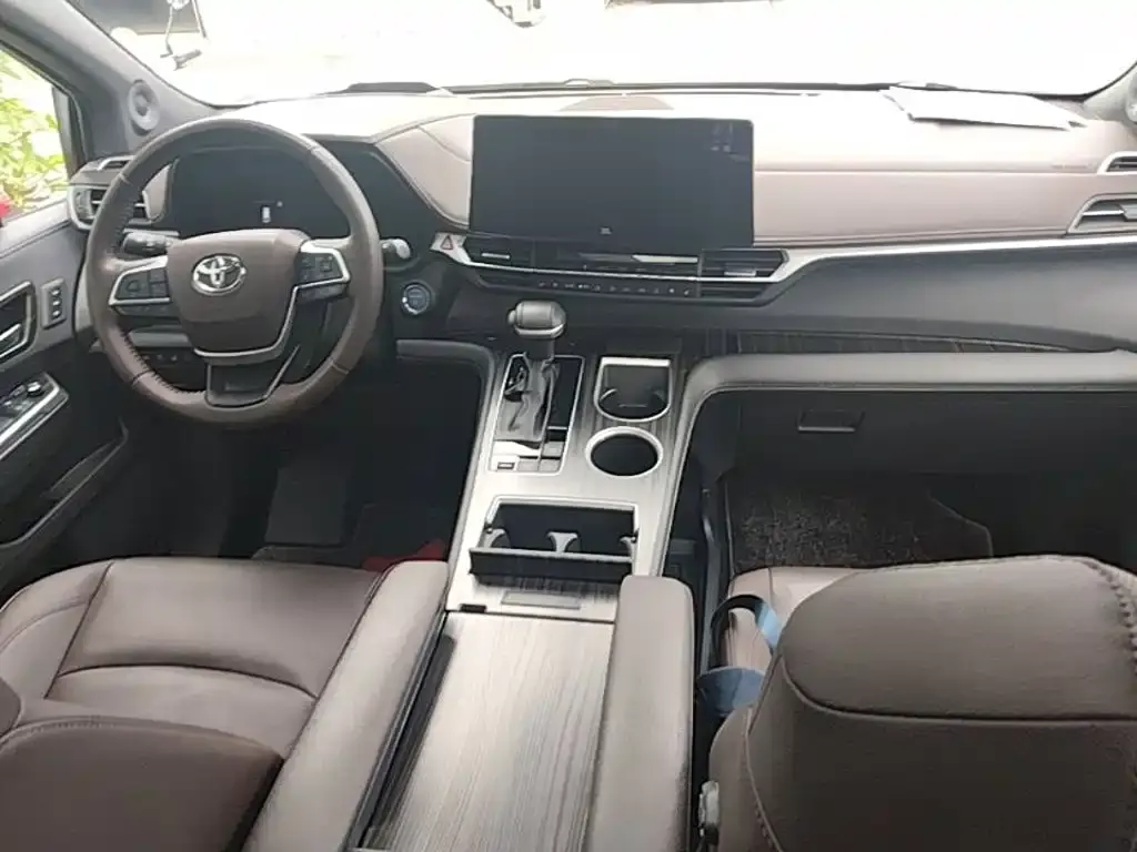 Toyota Sienna — фото 2