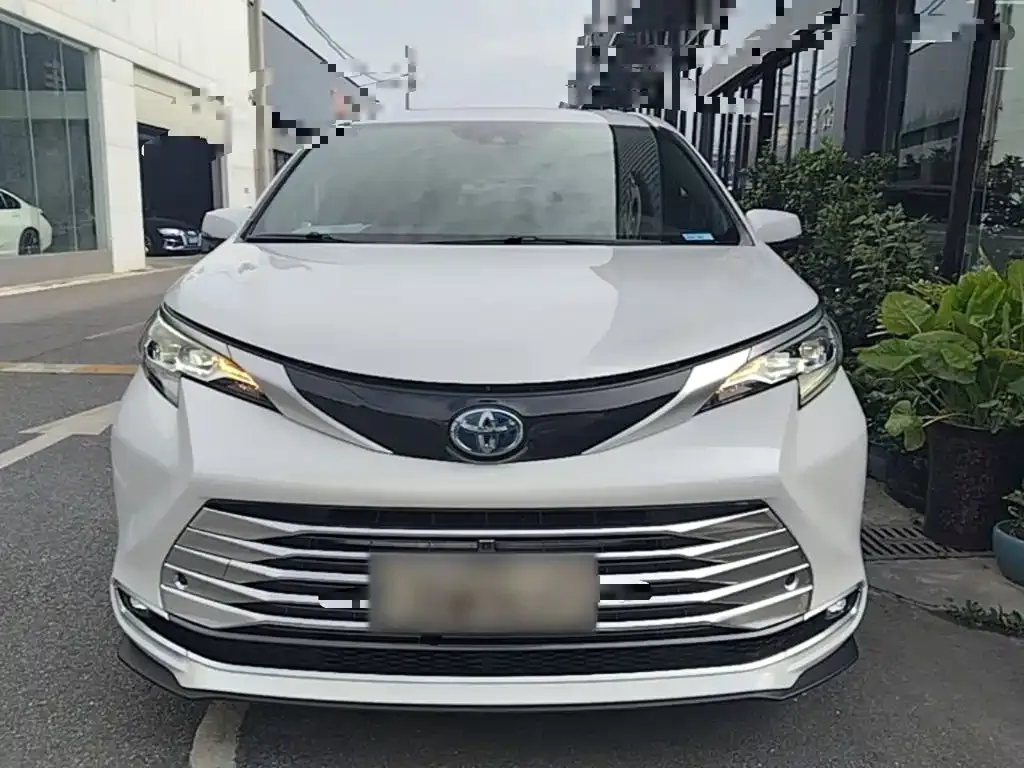 Toyota Sienna — фото 7