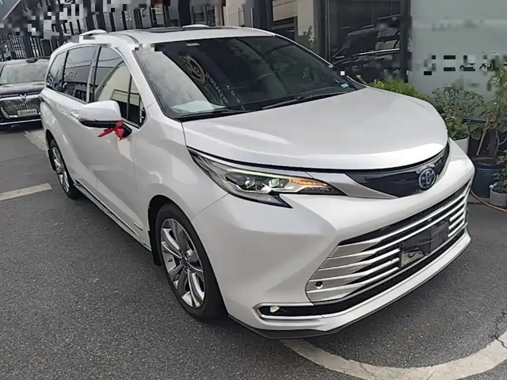 Toyota Sienna — фото 8