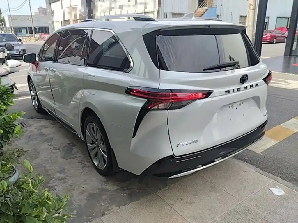 Toyota Sienna — фото 9