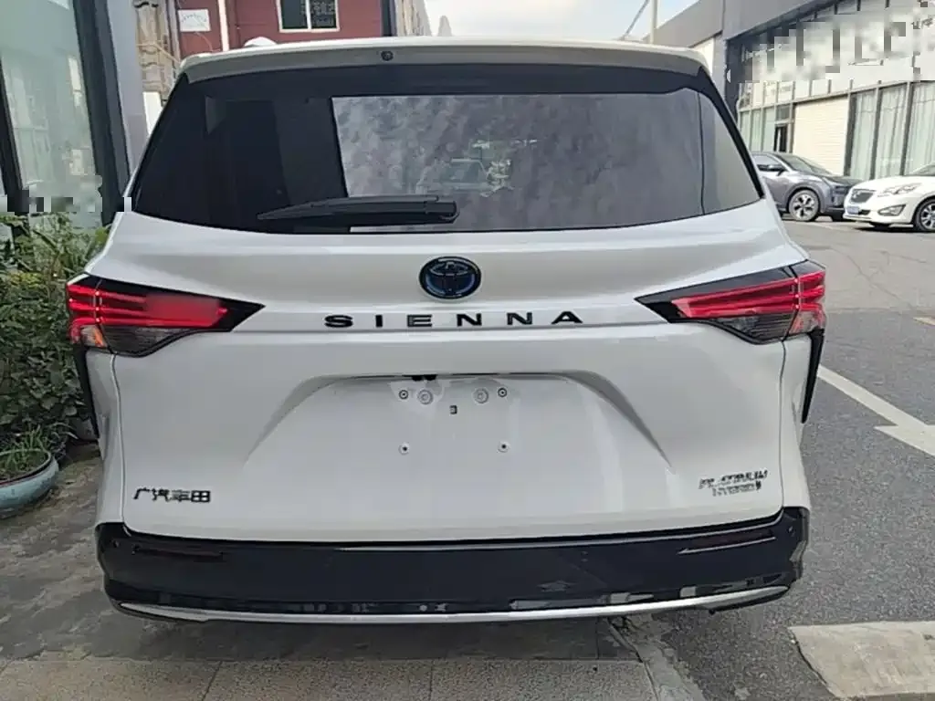 Toyota Sienna — фото 4