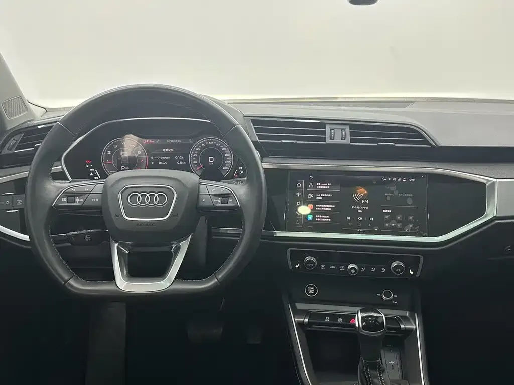 Audi Q3 — фото 10