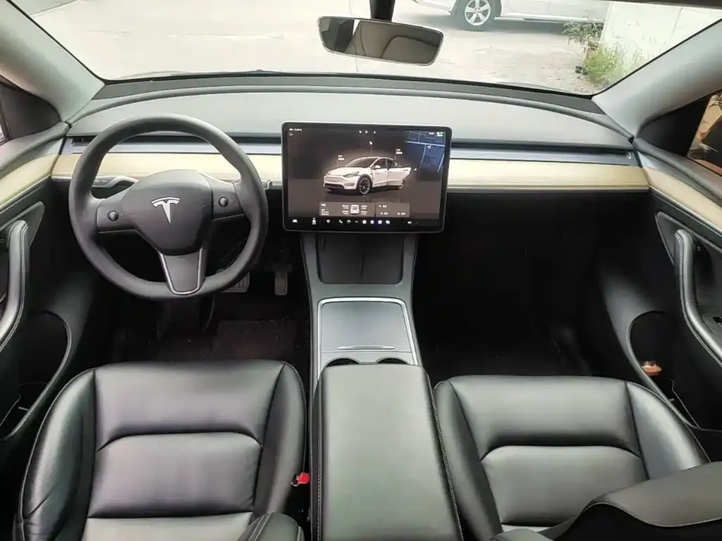 Tesla Model Y — фото 5