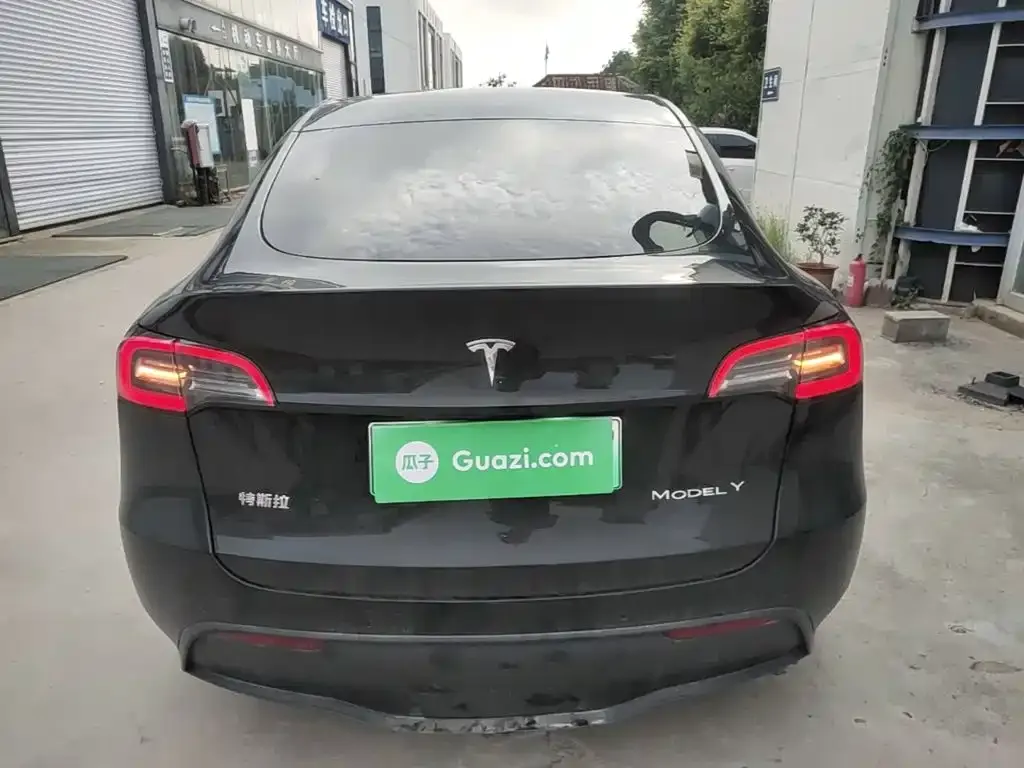 Tesla Model Y — фото 4