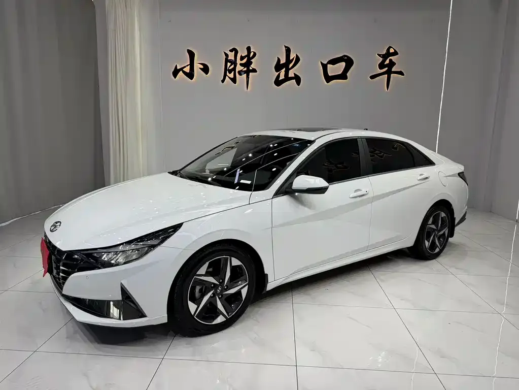 Hyundai Elantra — фото 1