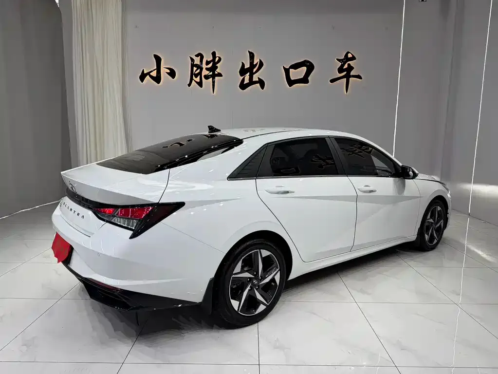 Hyundai Elantra — фото 2