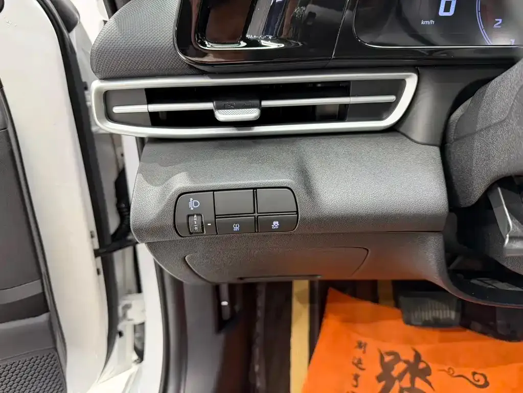 Hyundai Elantra — фото 10