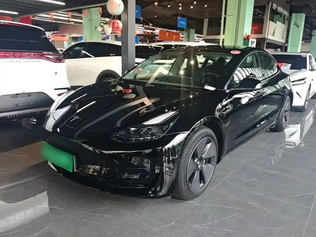 Tesla Model 3 — фото 1
